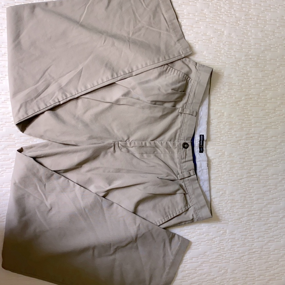 Khaki Dockers pleated front slacks